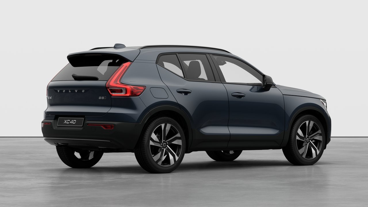 2026 Volvo XC40 - Image 4