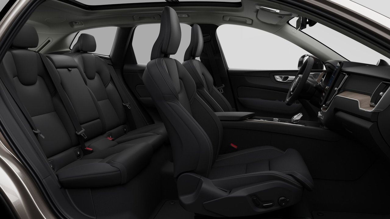 2026 Volvo XC60 - Image 13