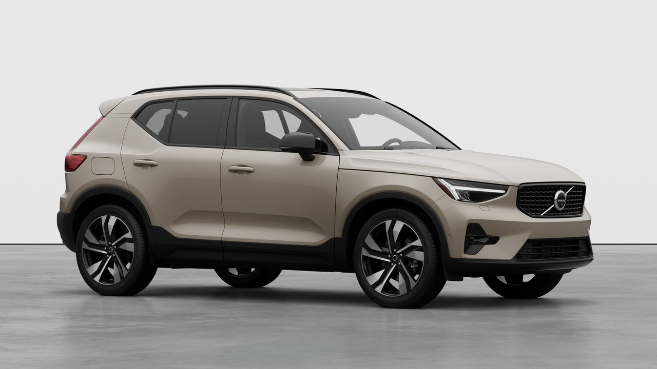 2026 Volvo XC40 - Image 3