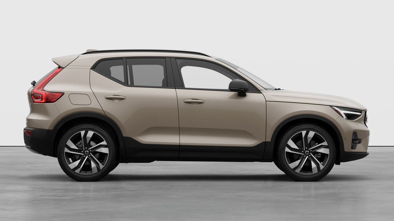 2026 Volvo XC40 - Image 7