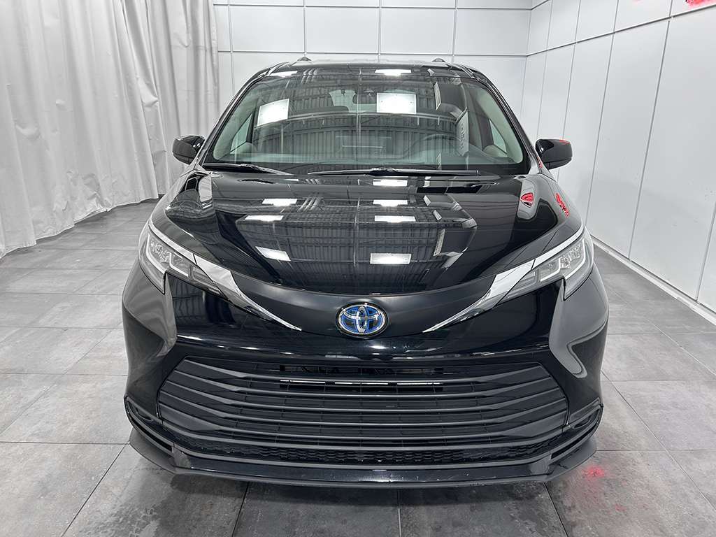 2023 Toyota Sienna - Image 2
