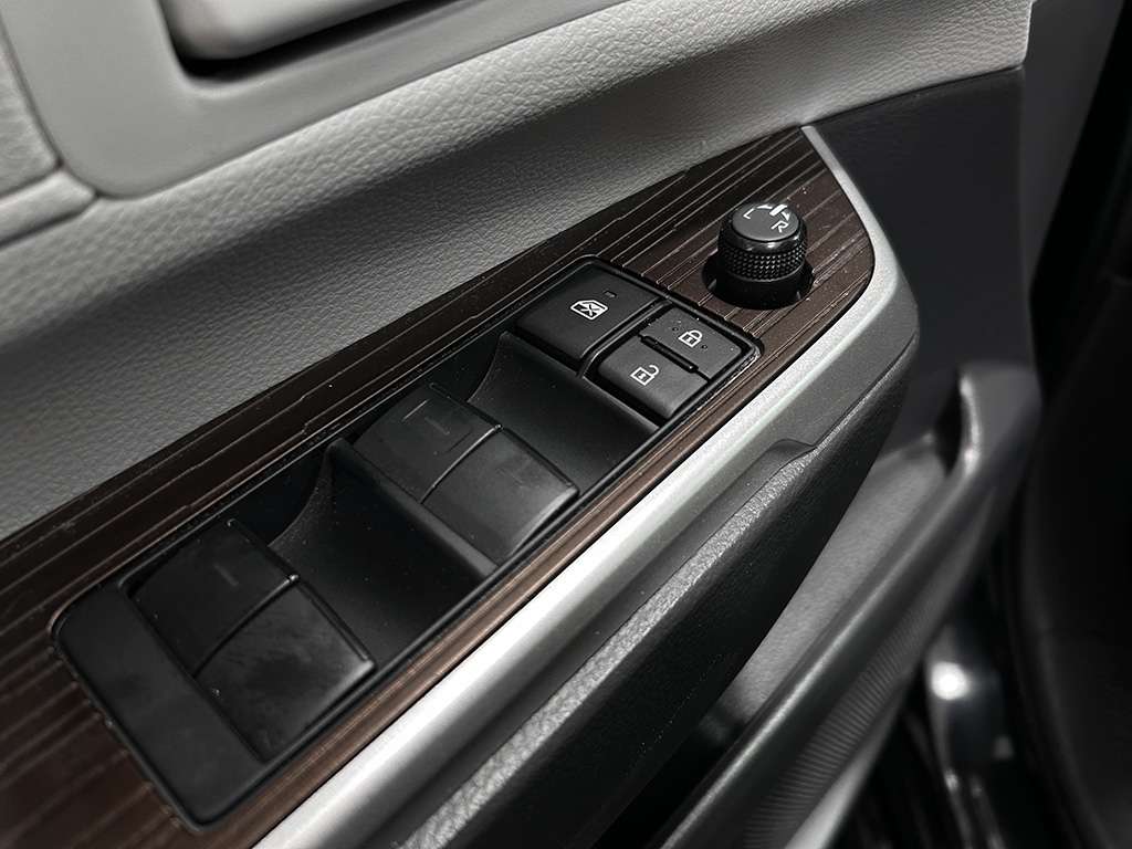 2023 Toyota Sienna - Image 9