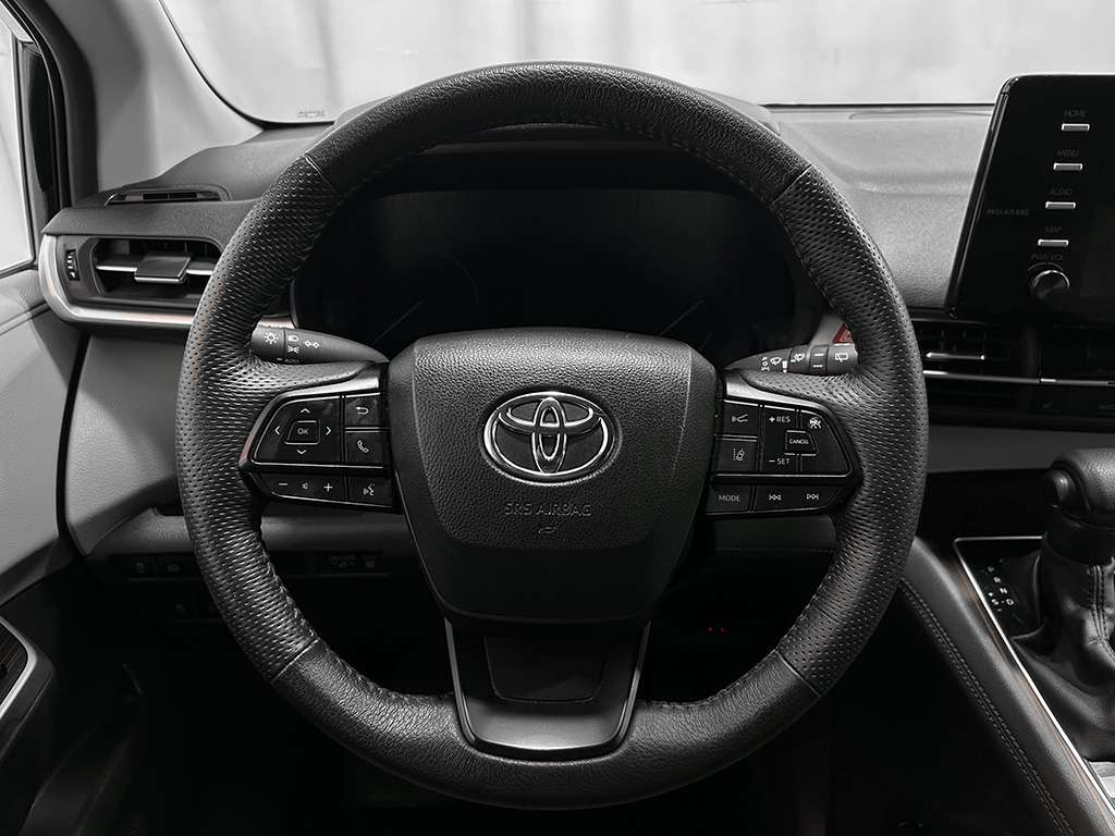 2023 Toyota Sienna - Image 11