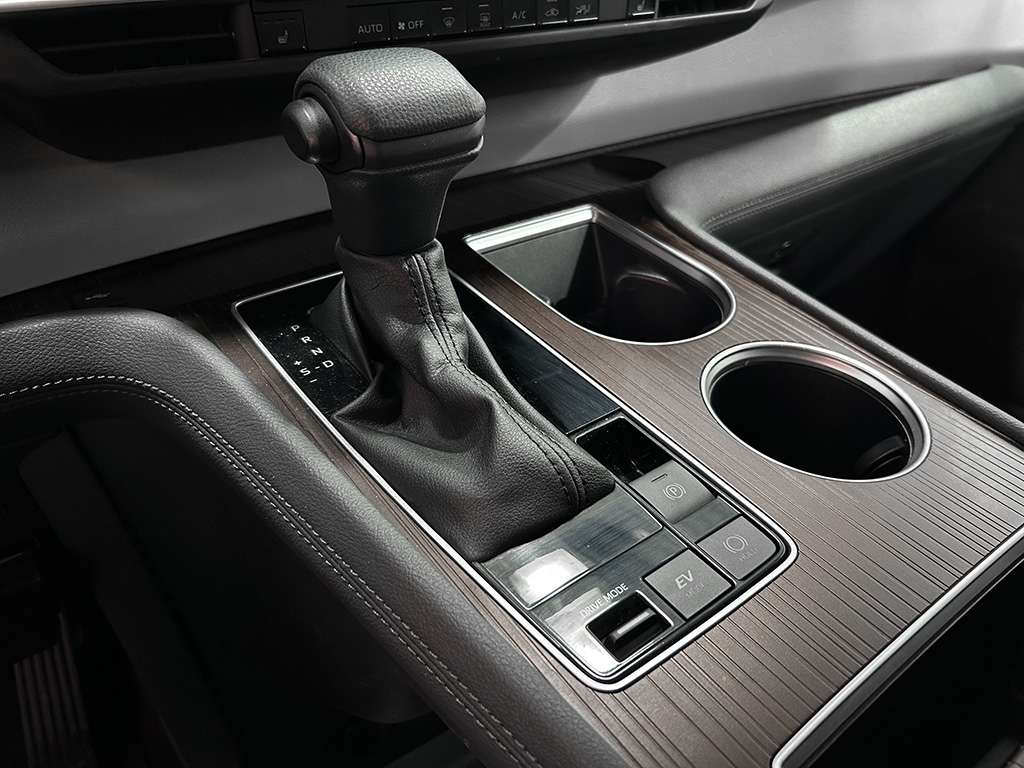 2023 Toyota Sienna - Image 12