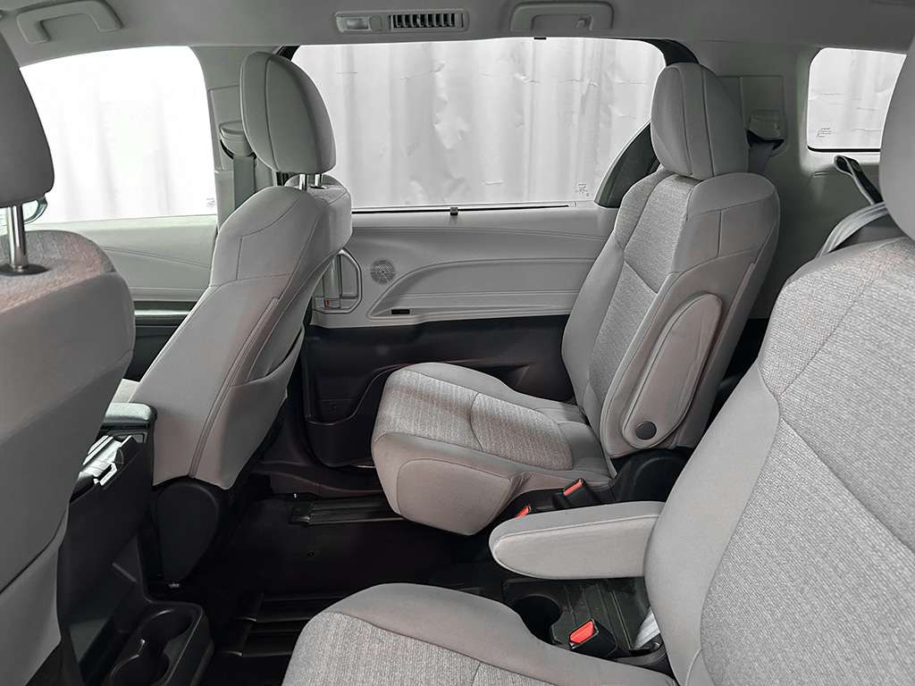 2023 Toyota Sienna - Image 15