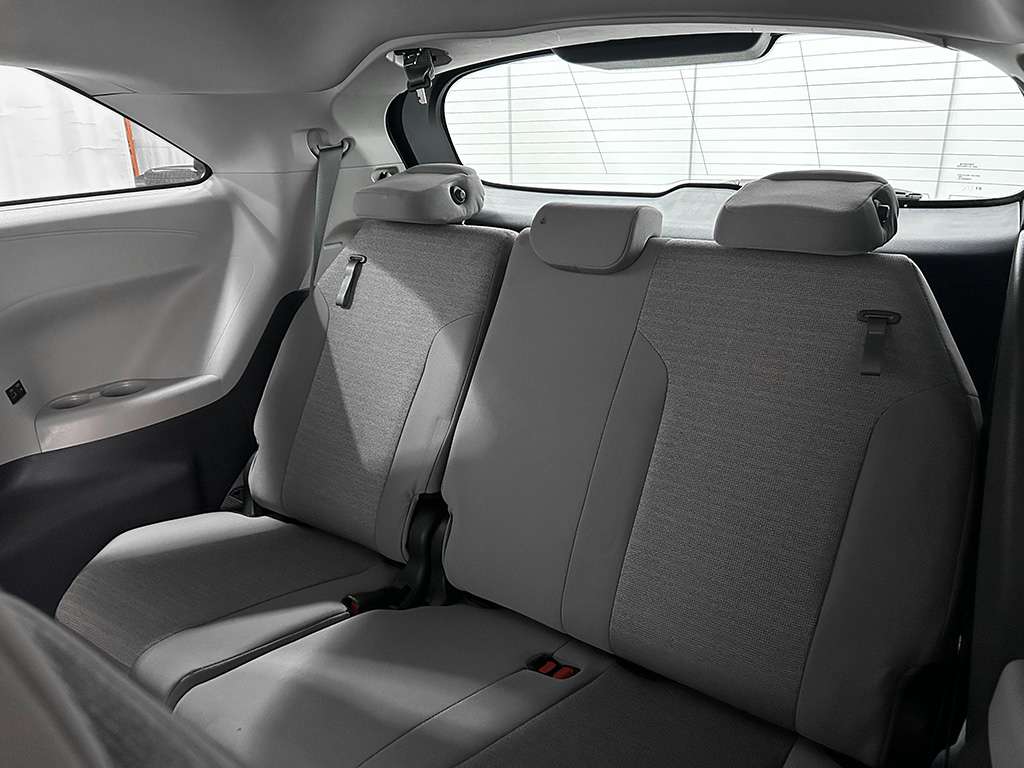 2023 Toyota Sienna - Image 16