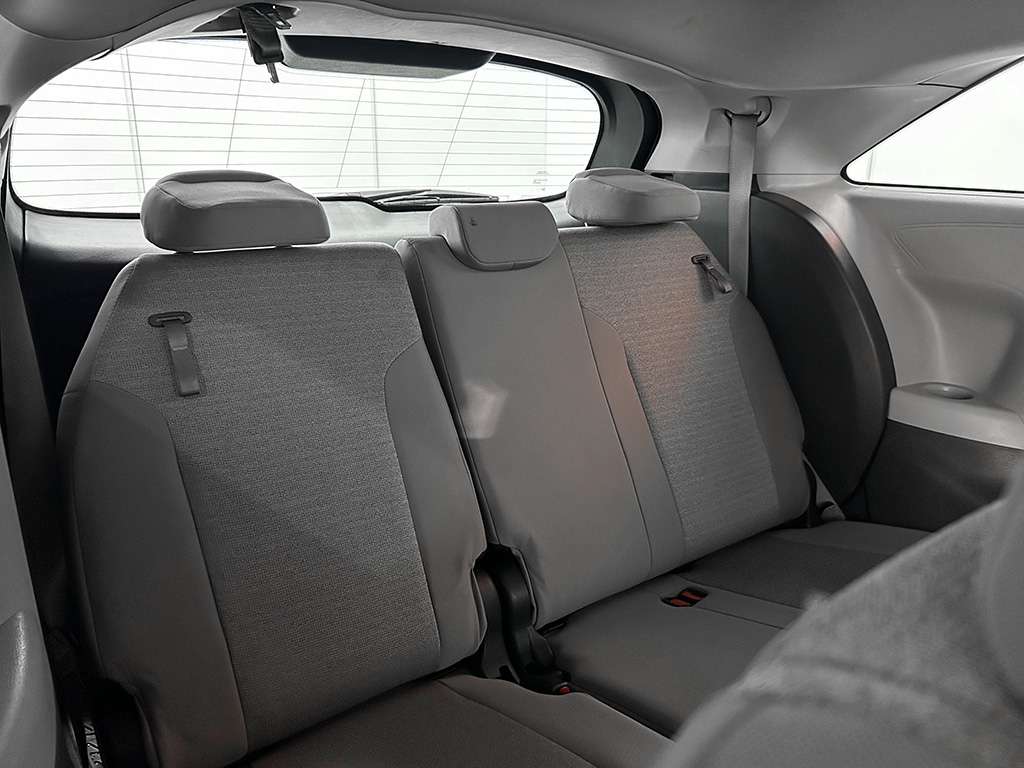 2023 Toyota Sienna - Image 19