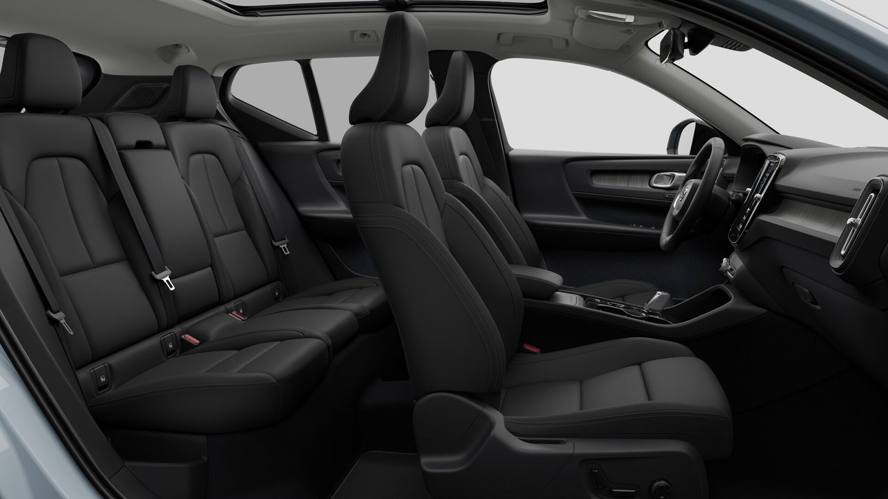2026 Volvo XC40 - Image 13