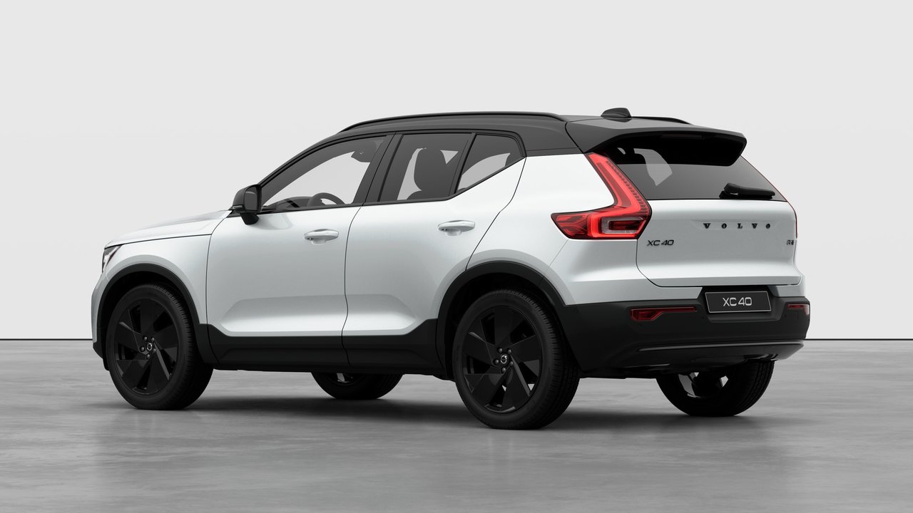 2026 Volvo XC40 - Image 2