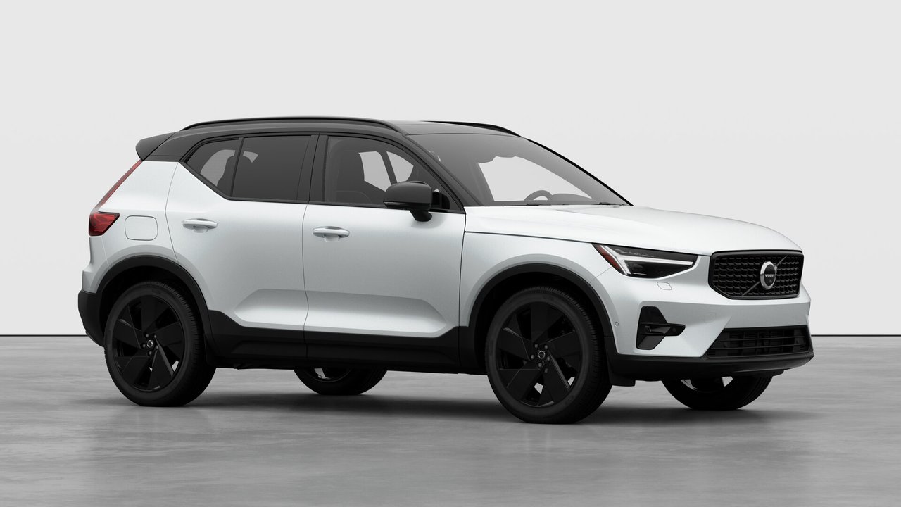 2026 Volvo XC40 - Image 3