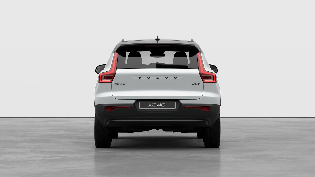 2026 Volvo XC40 - Image 6