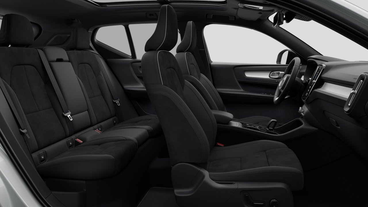 2026 Volvo XC40 - Image 13