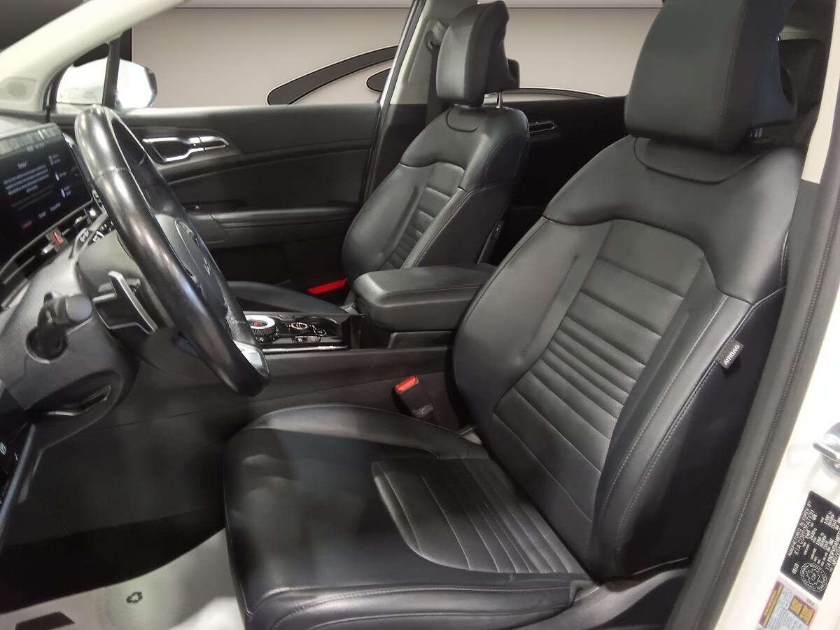 2023 Kia Sportage PHEV - Image 6