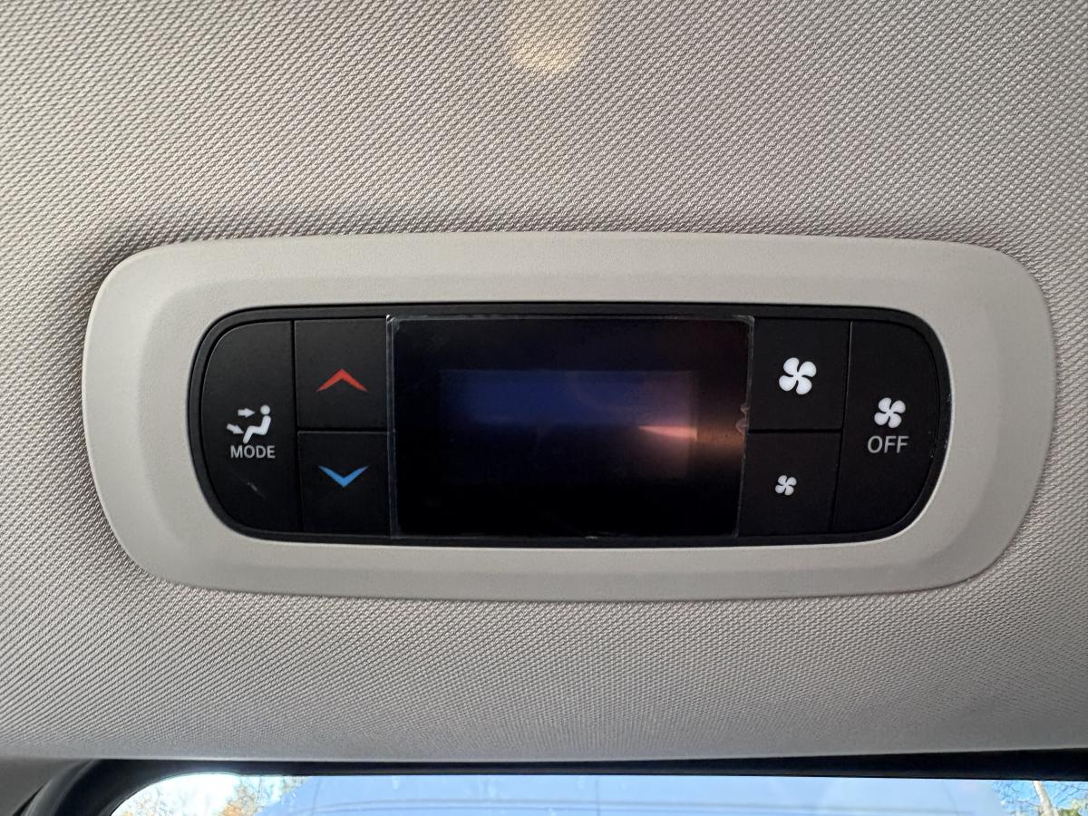 2022 Chrysler Grand Caravan - Image 16