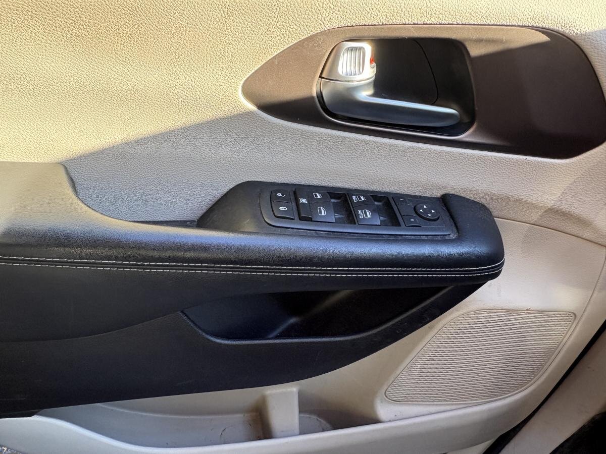 2022 Chrysler Grand Caravan - Image 18