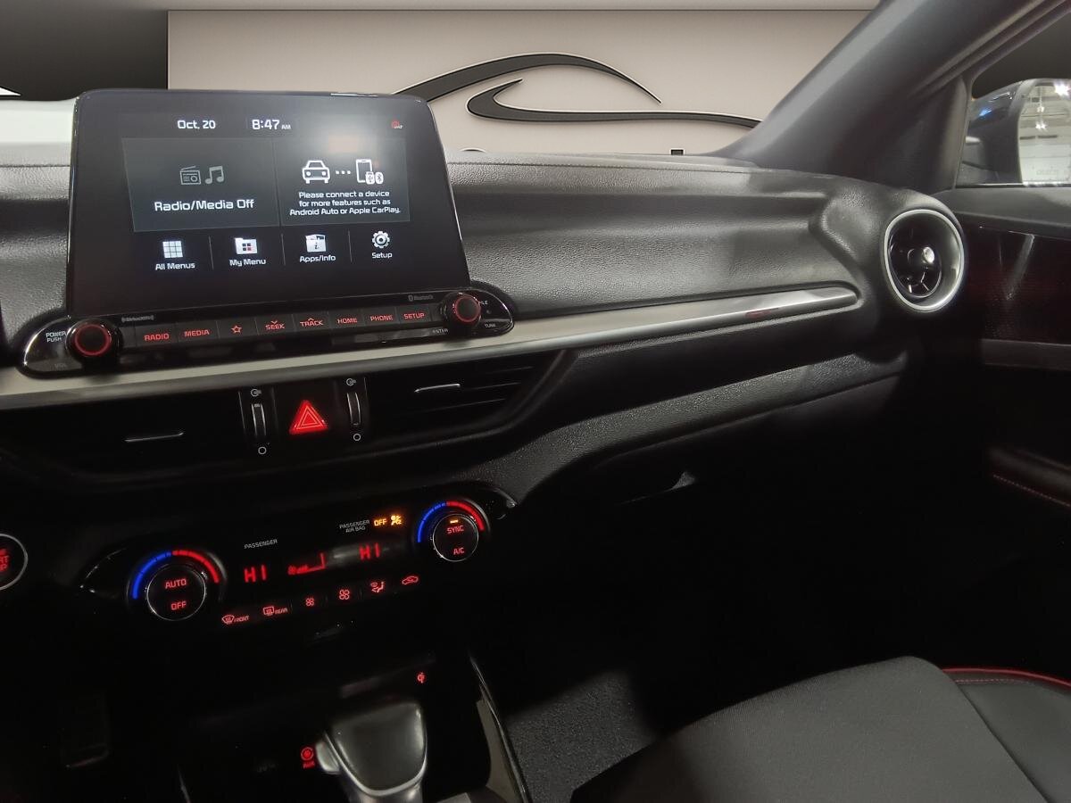 2021 Kia Forte - Image 22
