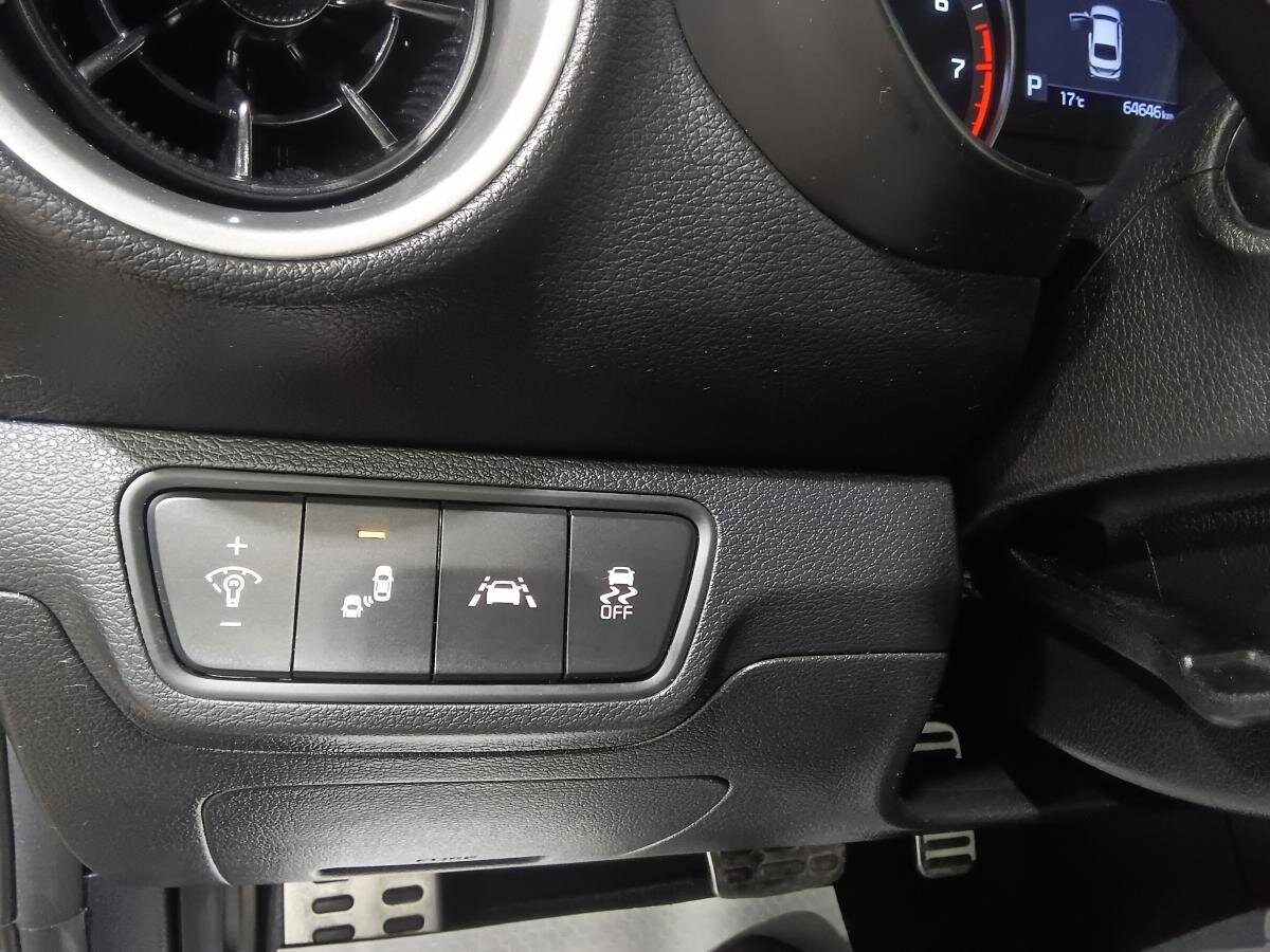 2021 Kia Forte - Image 30