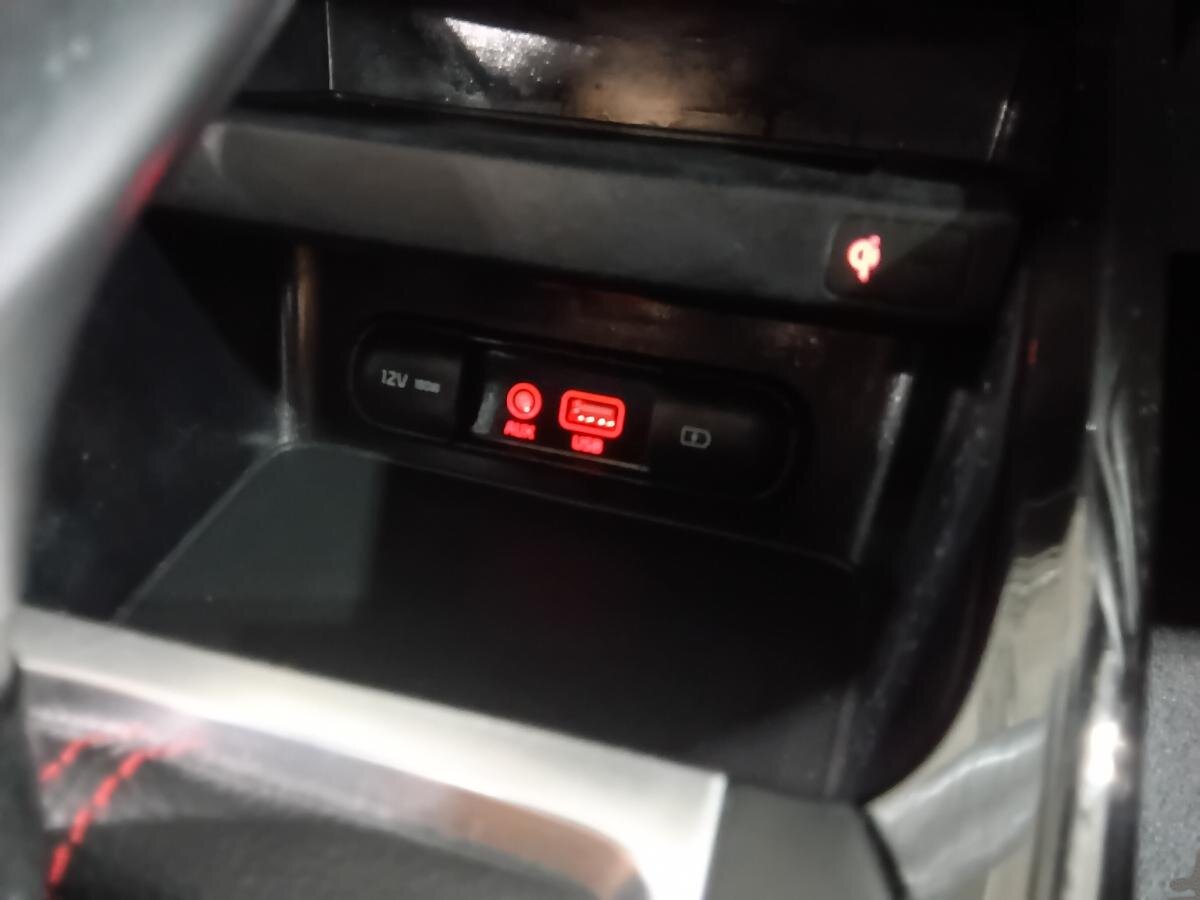 2021 Kia Forte - Image 32