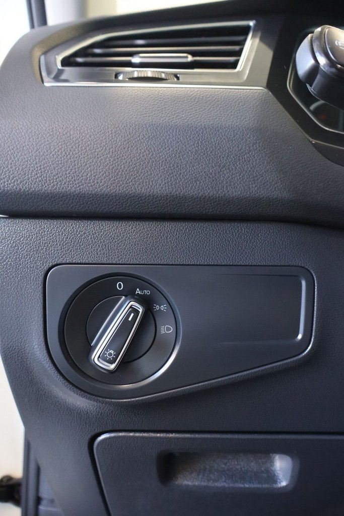 2022 Volkswagen Tiguan - Image 19
