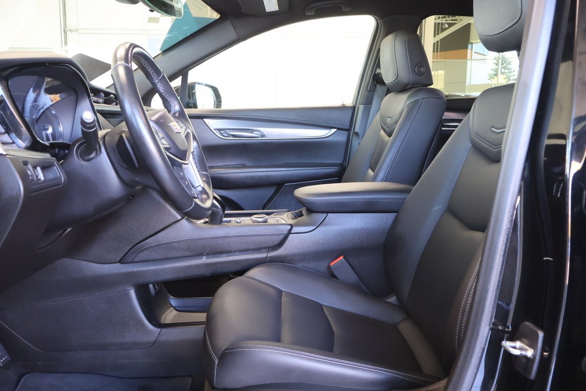2023 Cadillac XT5 - Image 2