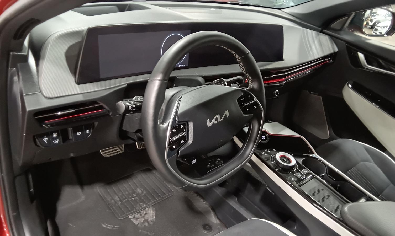 2023 Kia EV6 - Image 14