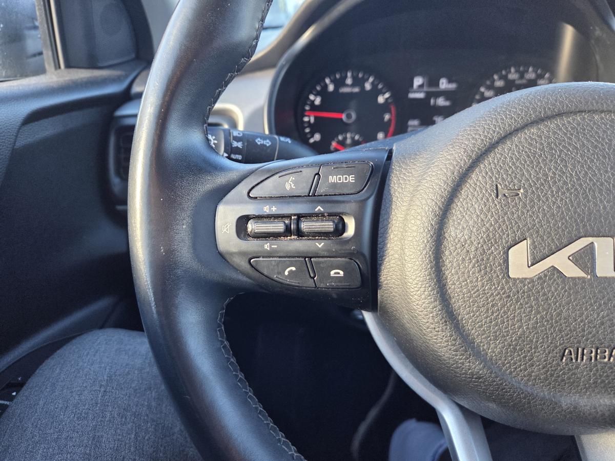 2022 Kia Rio5 - Image 12