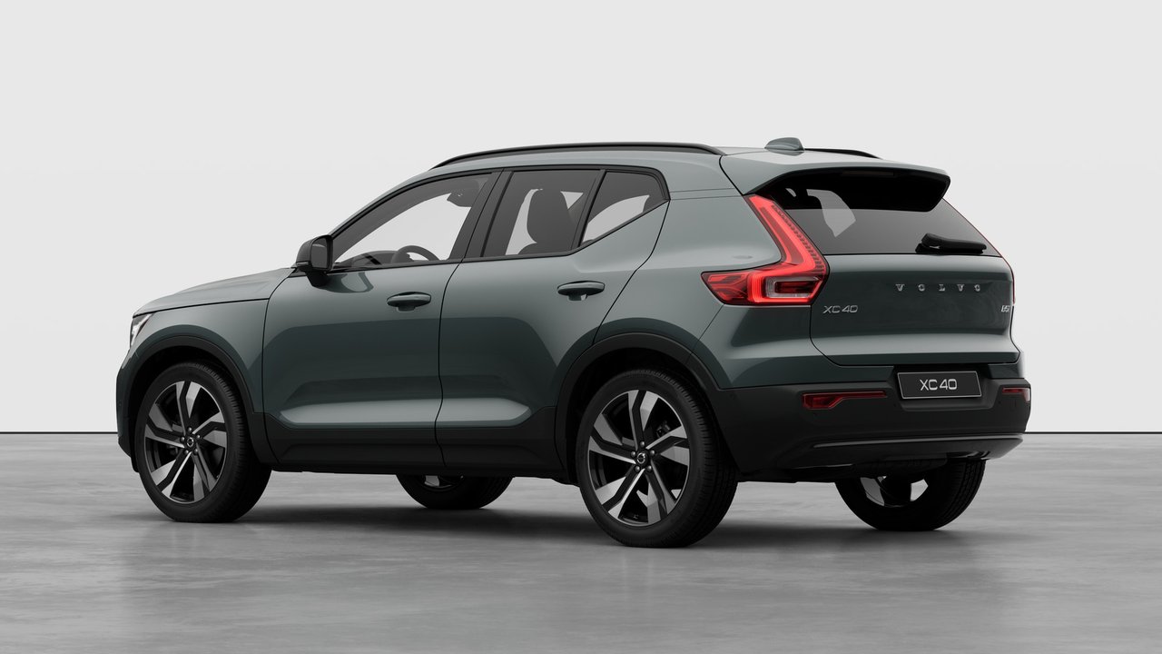 2026 Volvo XC40 - Image 2