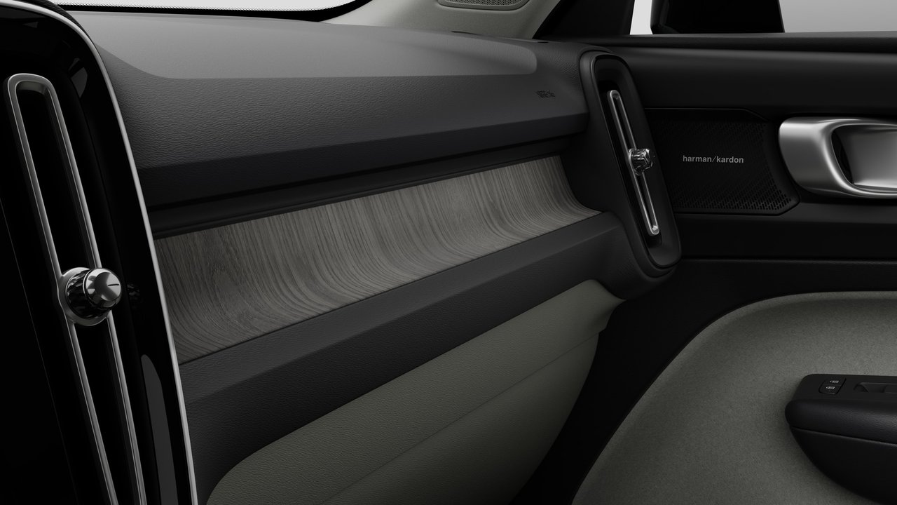 2026 Volvo XC40 - Image 9