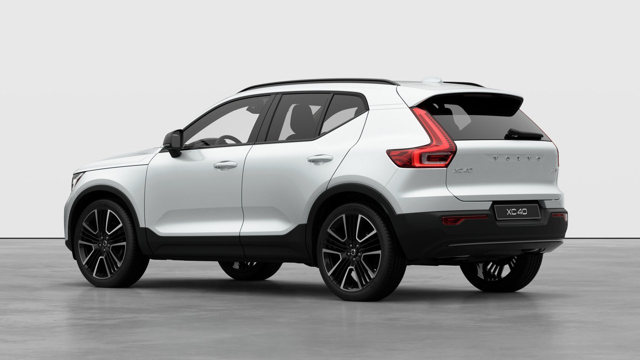 2026 Volvo XC40 - Image 2