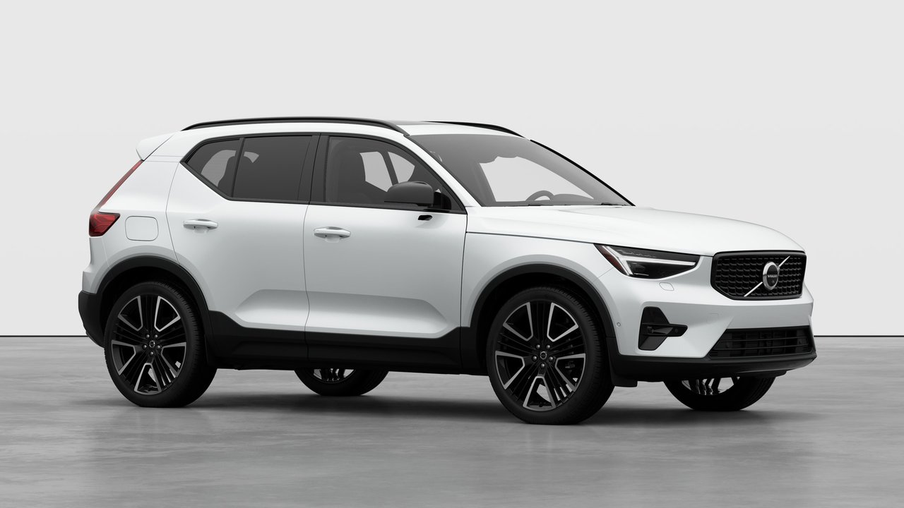 2026 Volvo XC40 - Image 3