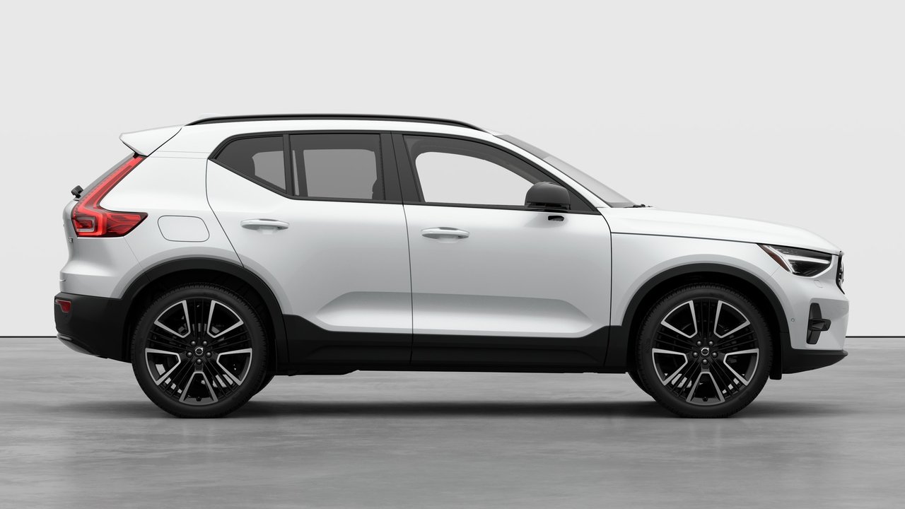 2026 Volvo XC40 - Image 7