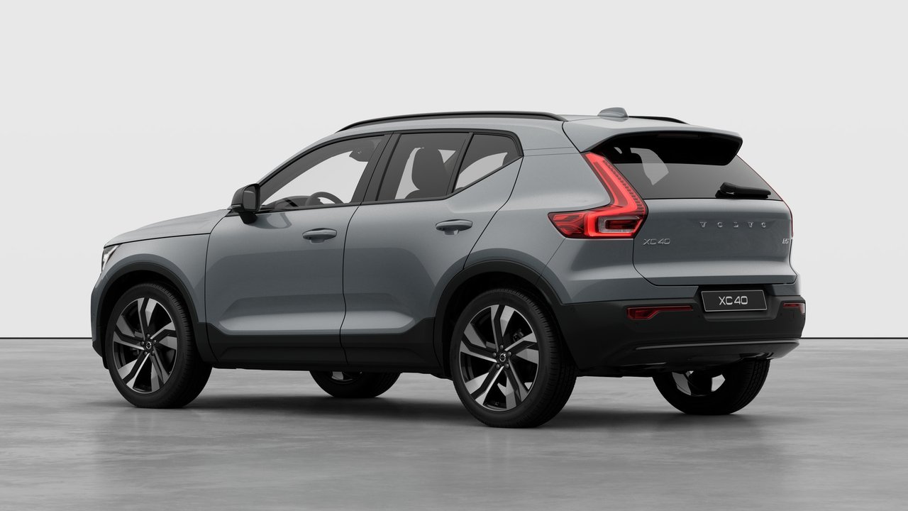 2026 Volvo XC40 - Image 2