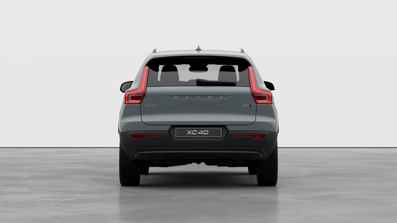 2026 Volvo XC40 - Image 6