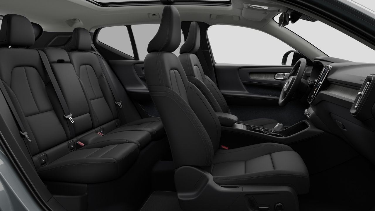 2026 Volvo XC40 - Image 13