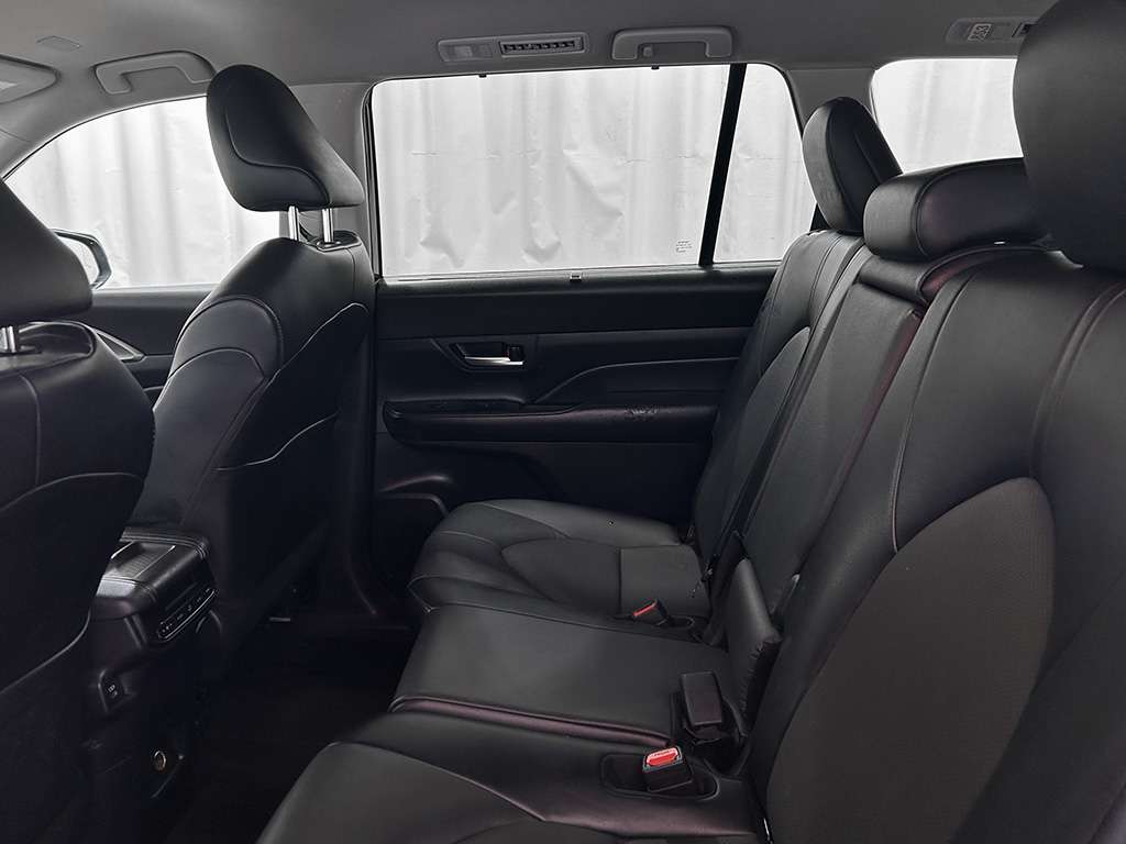 2024 Toyota Grand Highlander - Image 16