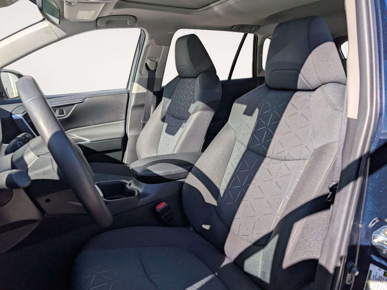 2025 Toyota RAV4 - Image 8