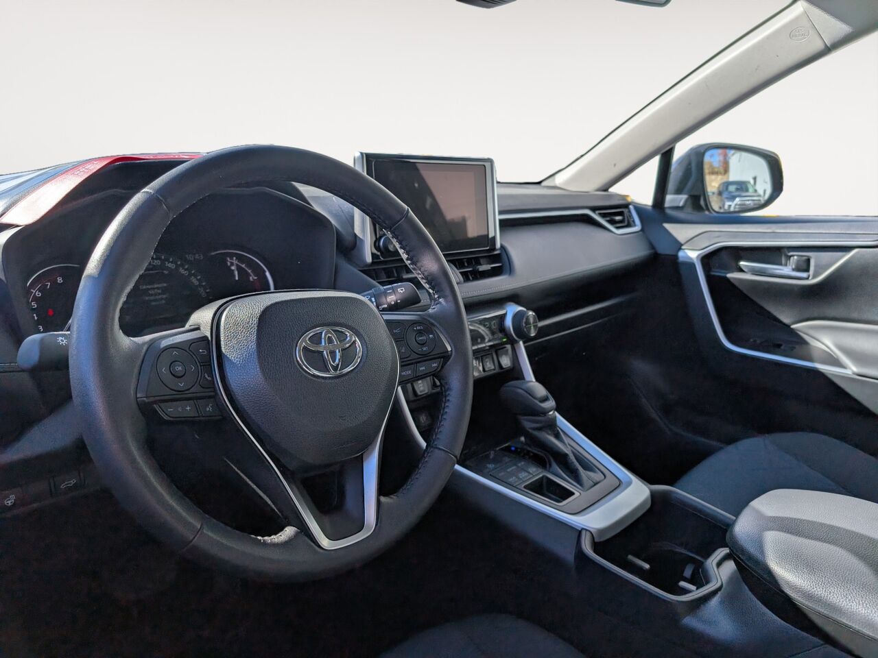 2025 Toyota RAV4 - Image 10