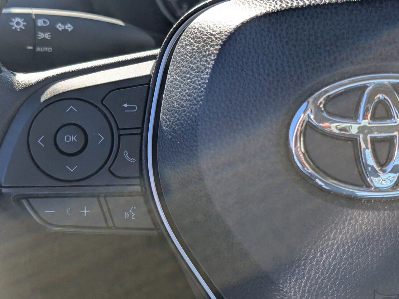 2025 Toyota RAV4 - Image 17