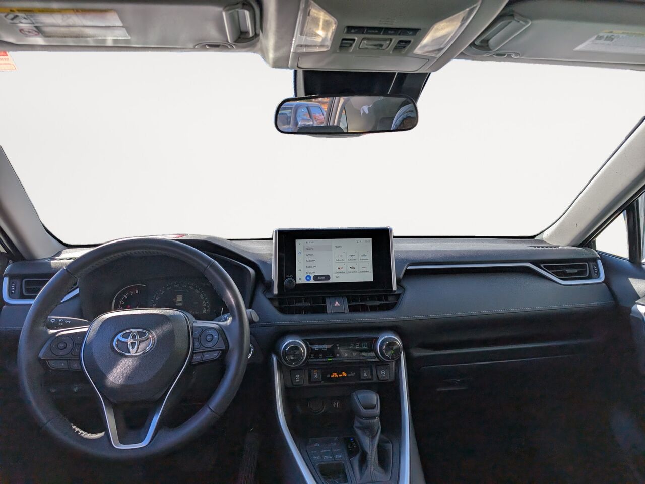 2025 Toyota RAV4 - Image 19