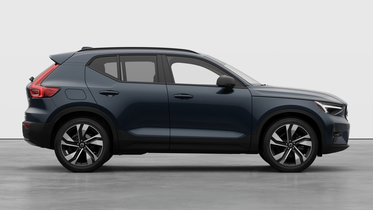 2026 Volvo XC40 - Image 7