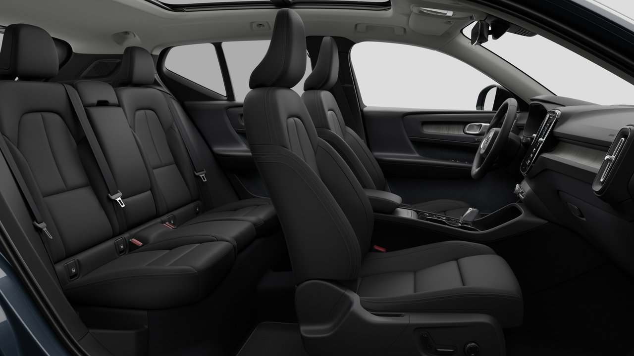 2026 Volvo XC40 - Image 13
