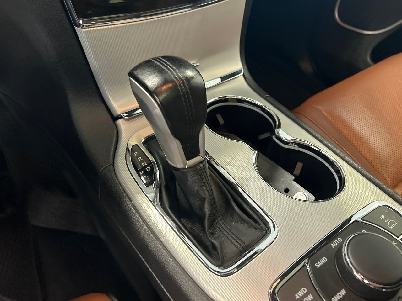 2021 Jeep Grand Cherokee - Image 24