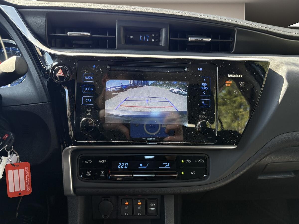 2017 Toyota Corolla - Image 15