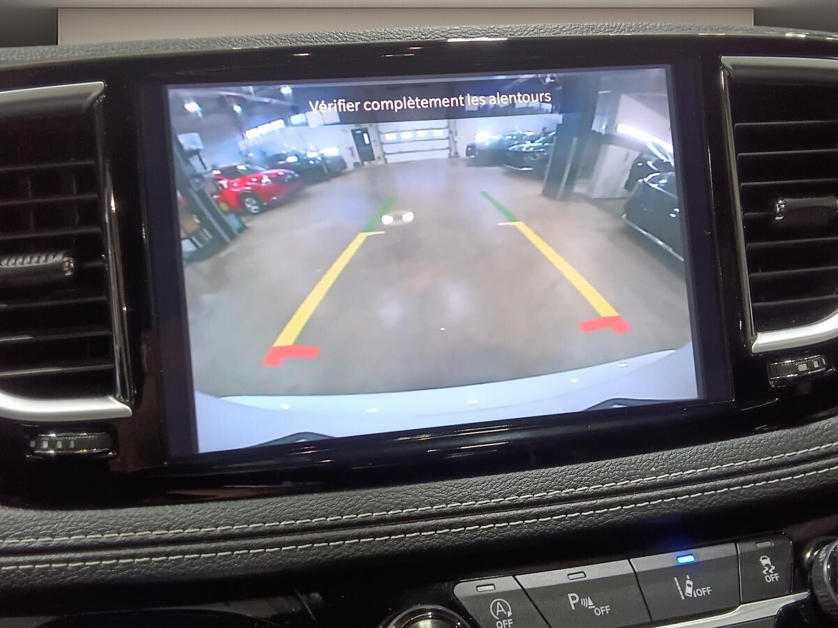2025 Chrysler Pacifica - Image 18