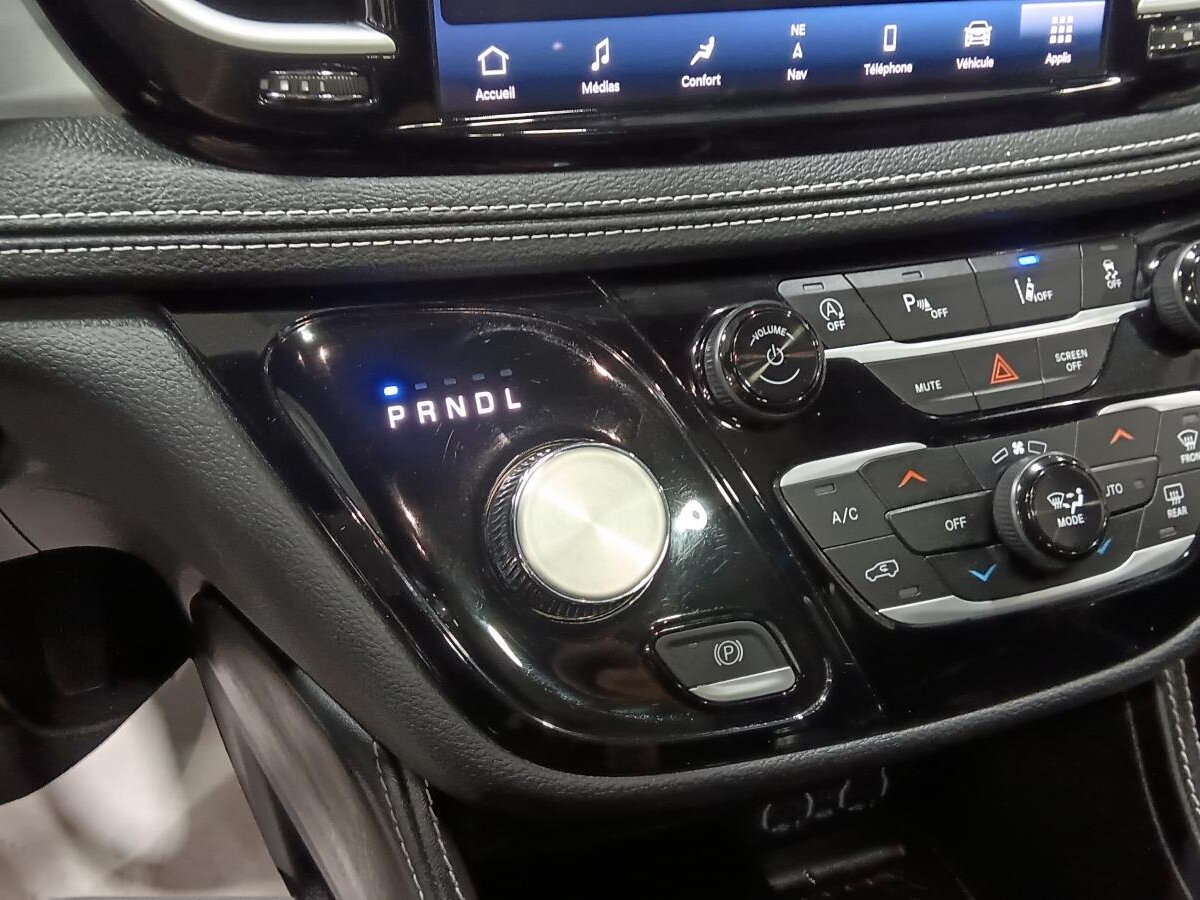 2025 Chrysler Pacifica - Image 19