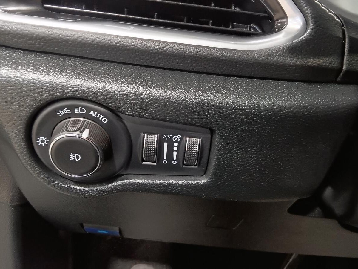 2025 Chrysler Pacifica - Image 20