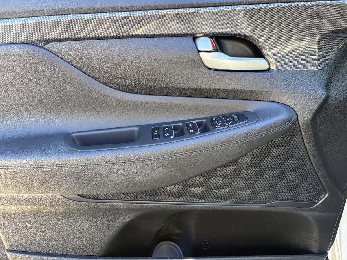 2022 Hyundai Santa Fe - Image 8