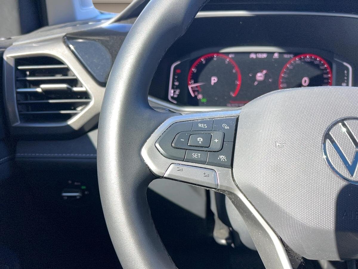 2025 Volkswagen Taos - Image 9
