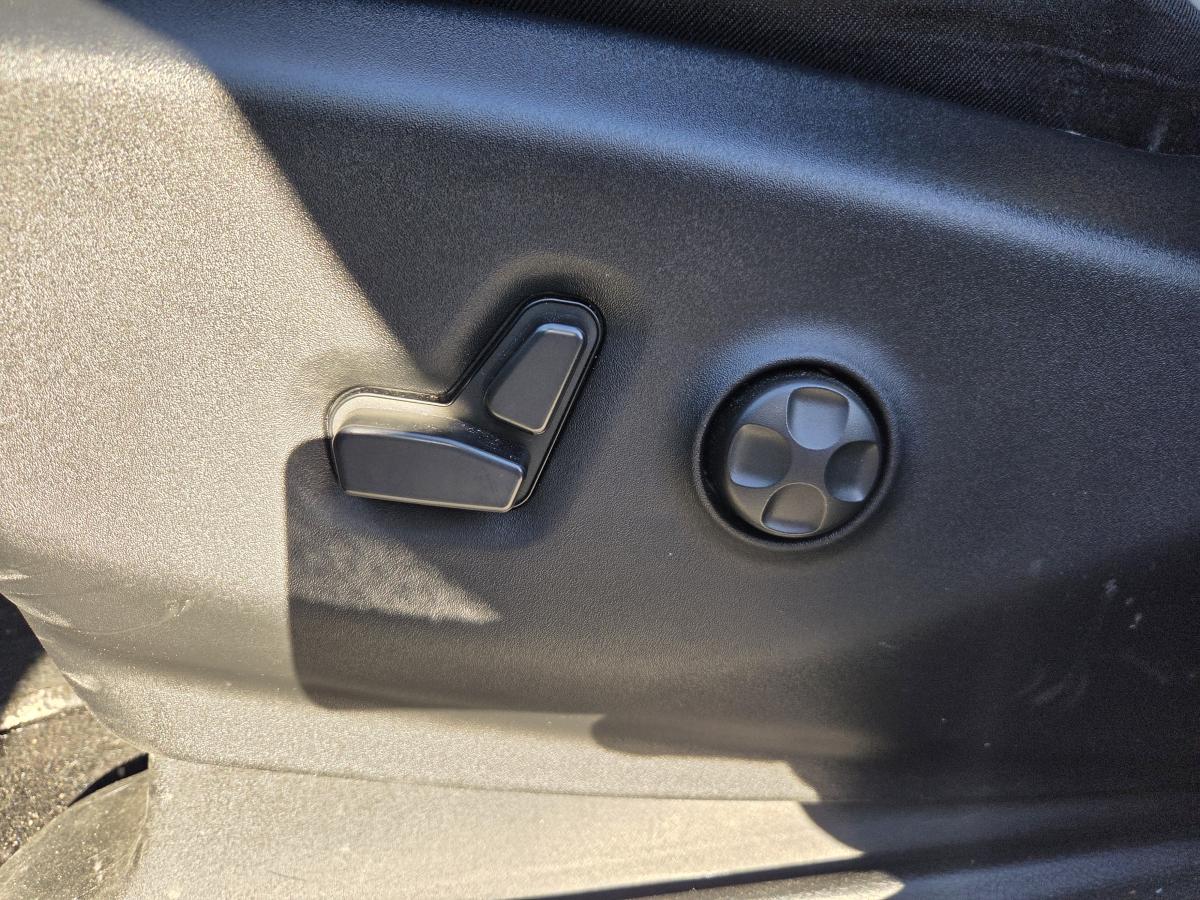 2025 Chrysler Pacifica - Image 11
