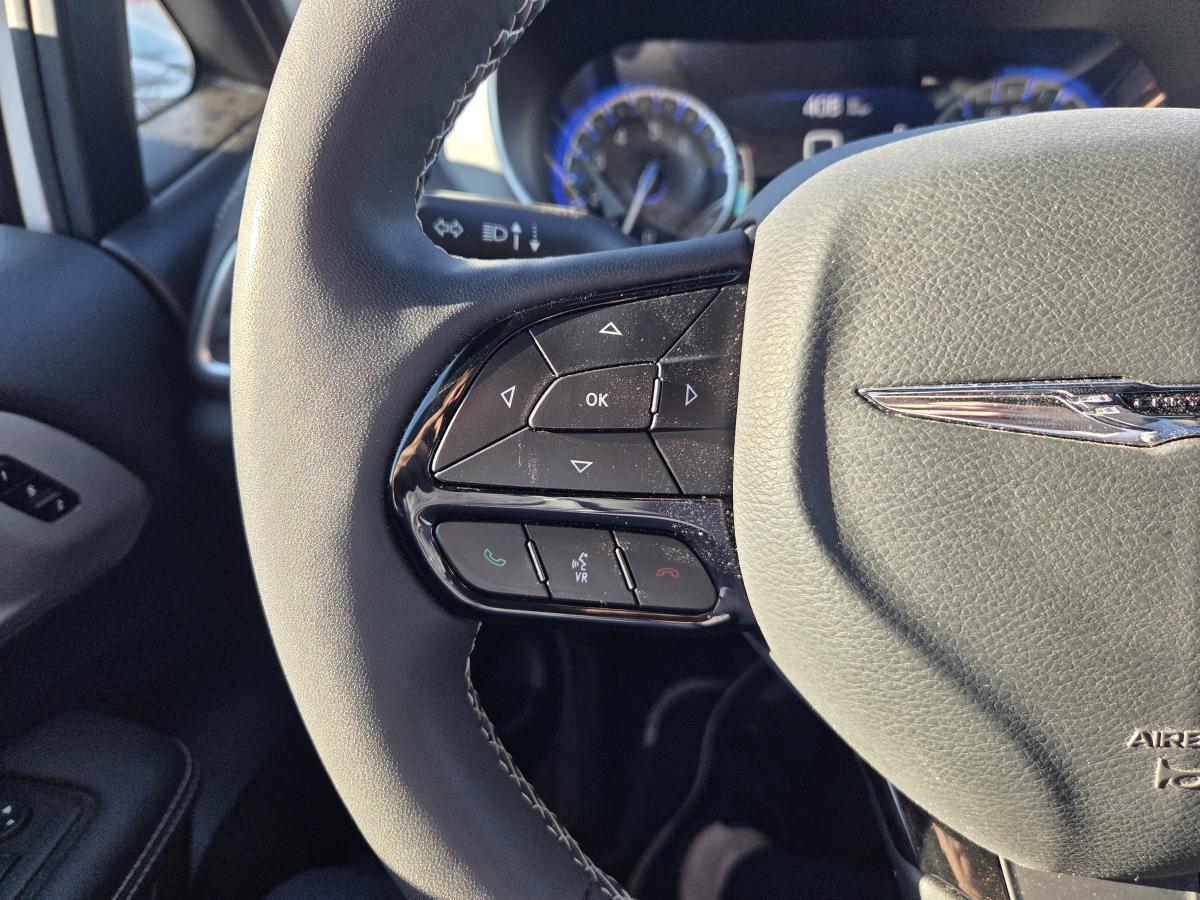 2025 Chrysler Pacifica - Image 17